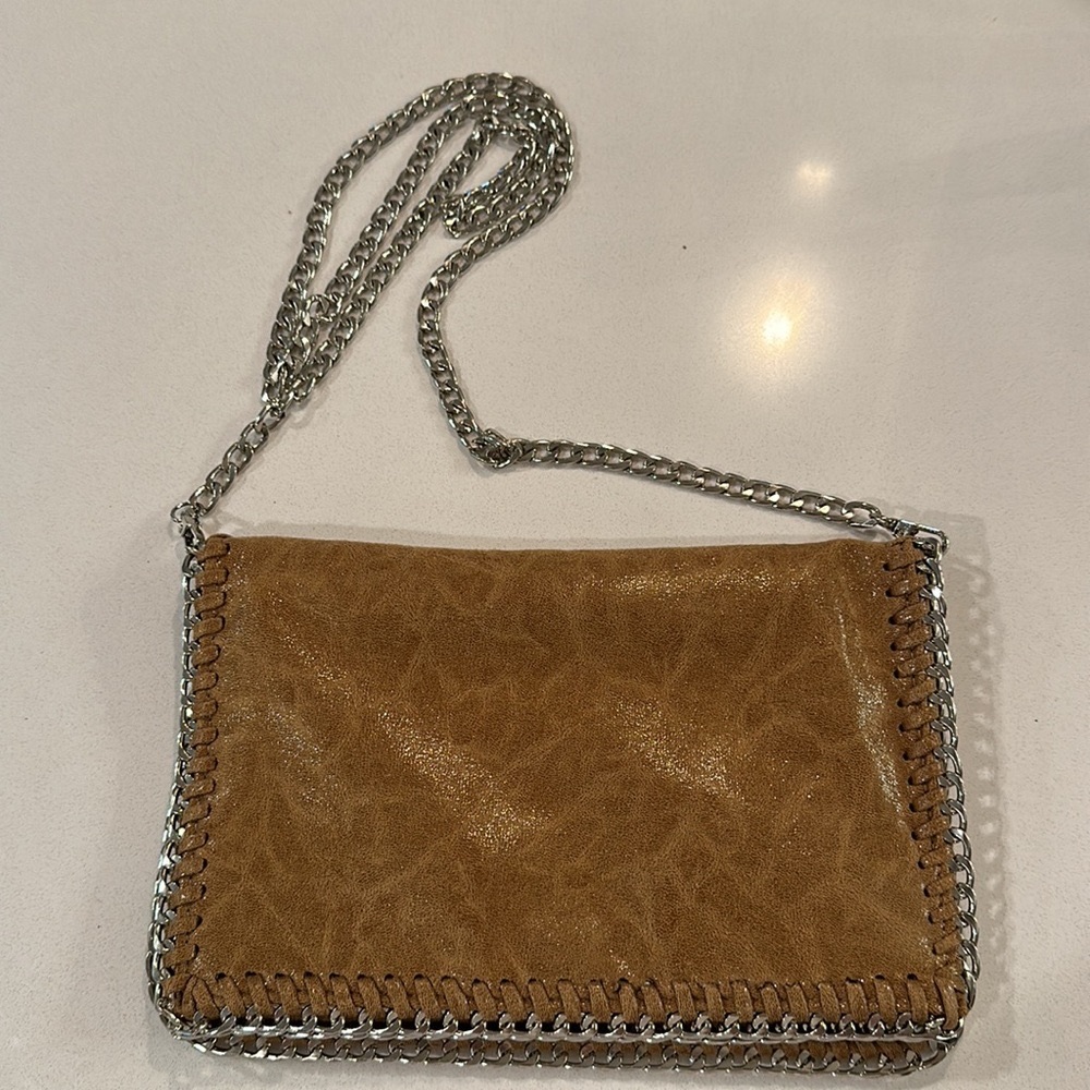 Crossbody/envelope leather bag with chain